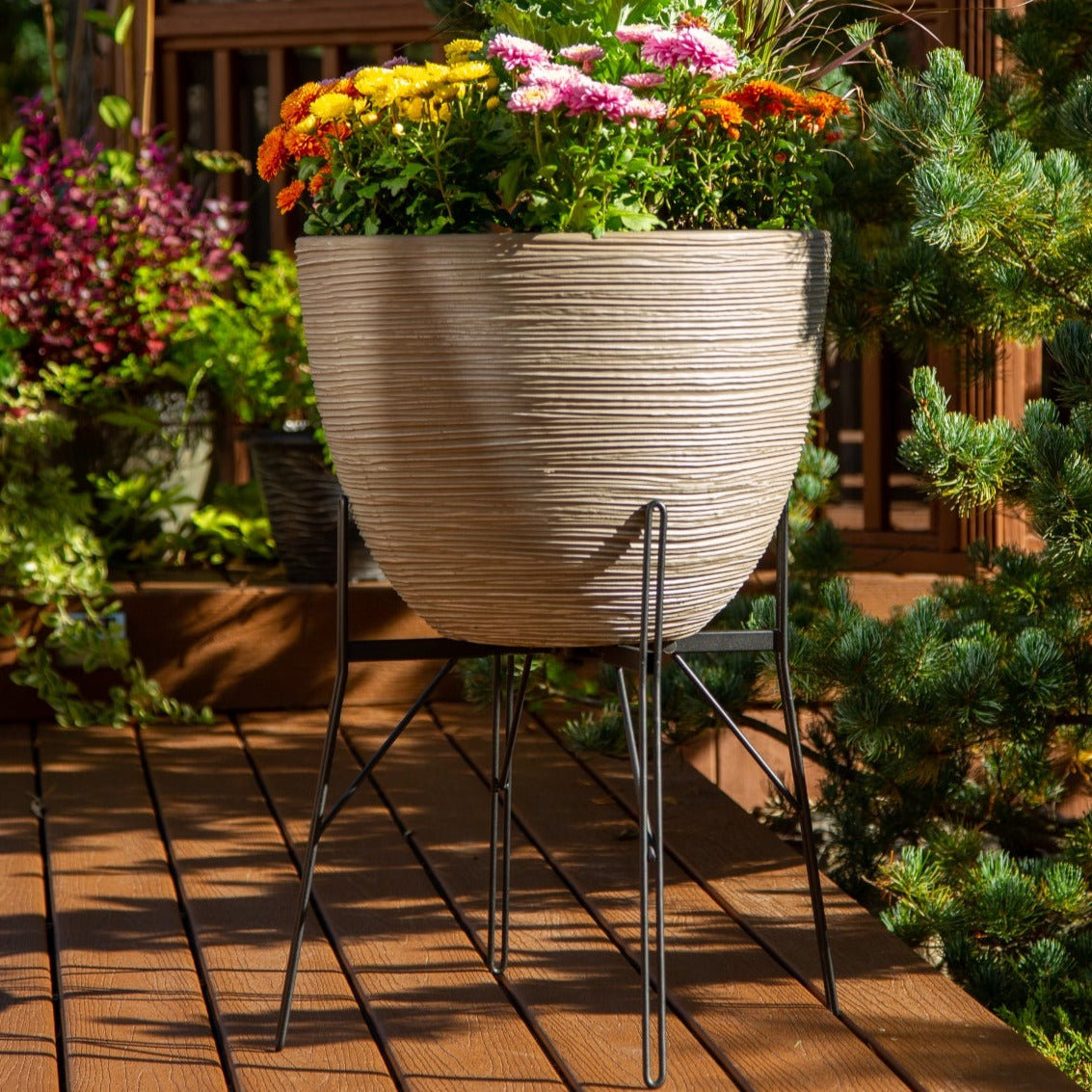 Soho adjustable plant stand with round large planter
